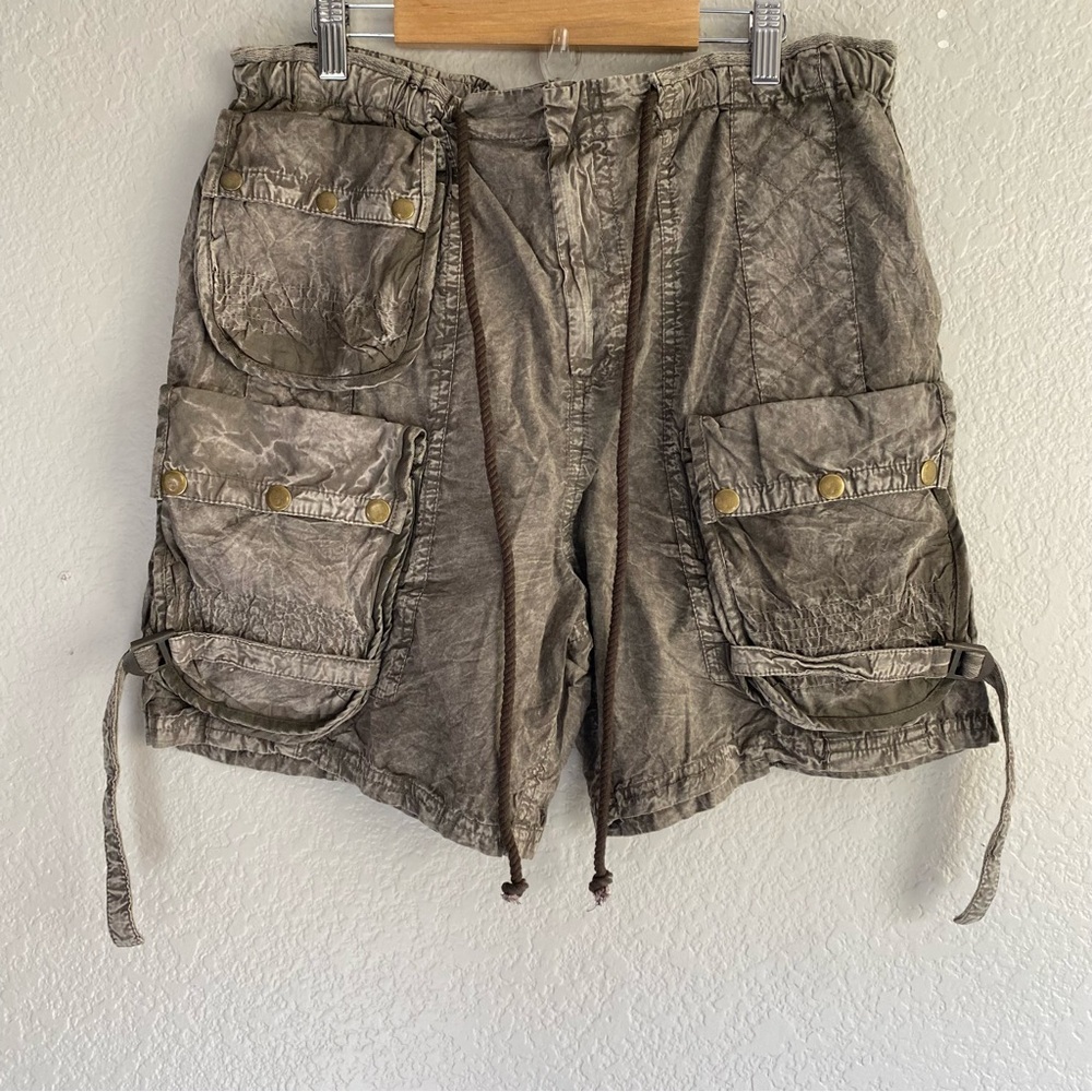 Womens Distressed Utility Cargo Shorts in Olive Gray